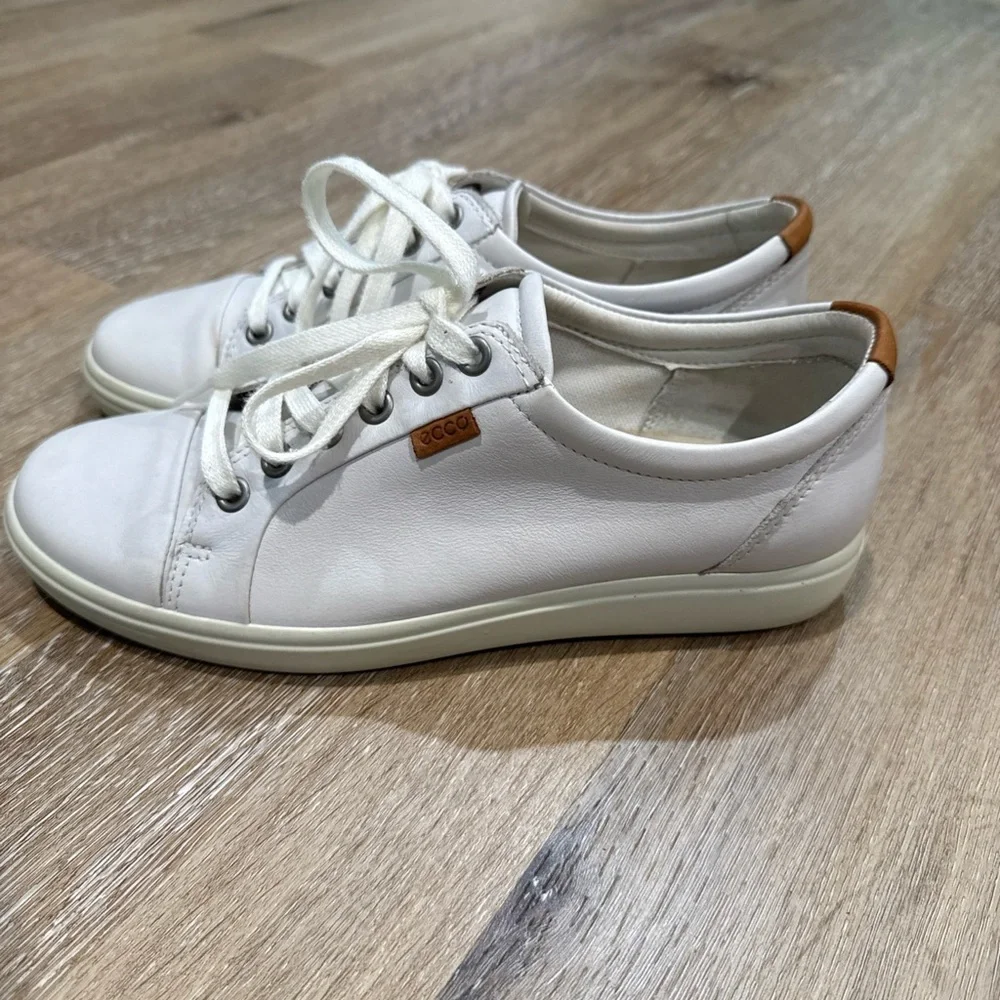 Ecco Soft 7 Size 38 White Sneakers Classic Low-Top Design